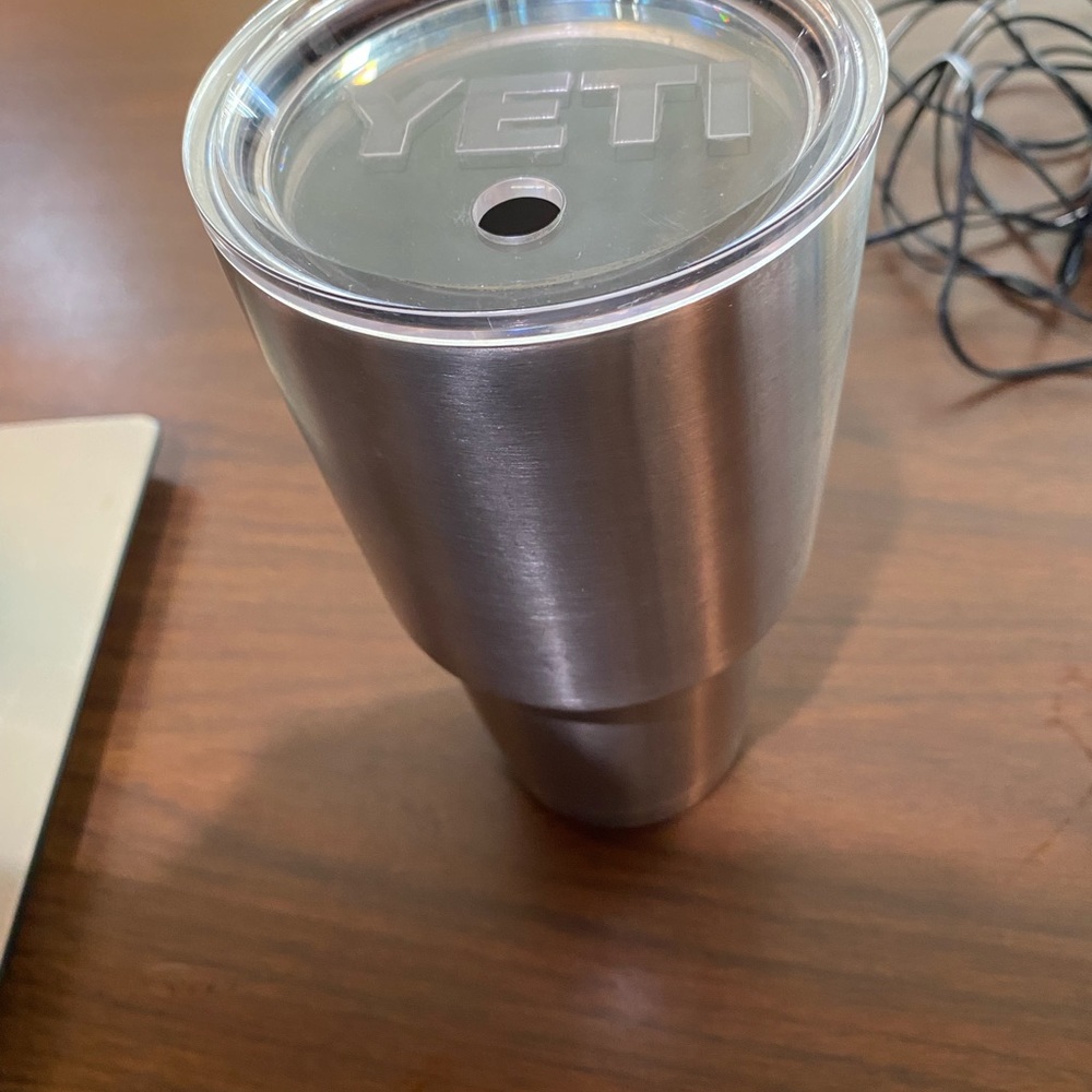 Yeti 40 ounce Tumbler in excellent condition